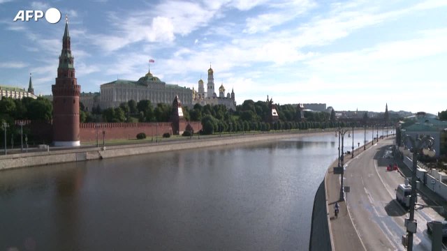 Ucraina, Mosca minaccia l'Italia: Basta sanzioni o conseguenze gravi