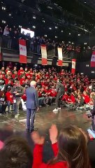 Gençler Kılıçdaroğlu'nu şarkıyla karşıladı: 'Bilmem mi, zor günlerimde hep sen yanımda vardın'