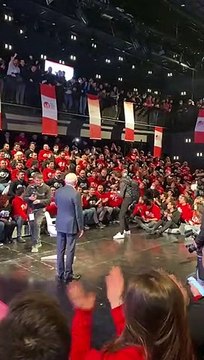 Gençler Kılıçdaroğlu'nu şarkıyla karşıladı: 'Bilmem mi, zor günlerimde hep sen yanımda vardın'