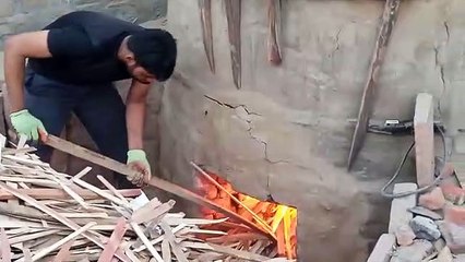 Desi Freeze - ऐसे बनता है गर्मी में कंठ तर करने का देसी फ्रीज