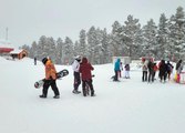 Martta etkili olan kar Cıbıltepe Kayak Merkezi'ni hareketlendirdi
