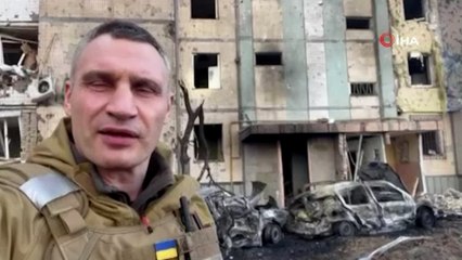 Kiev Belediye Başkanı Kliçko, Rusya tarafından vurulan binaları ziyaret etti
