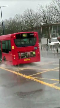 Quand ta journée commence très mal... Trempés par les voitures