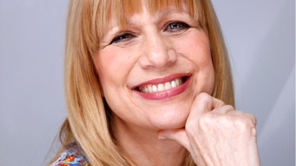 VOICI - "J'ai eu de très beaux messages" : Stone révèle recevoir des signes de son ex-mari Eric Charden, décédé en 2012