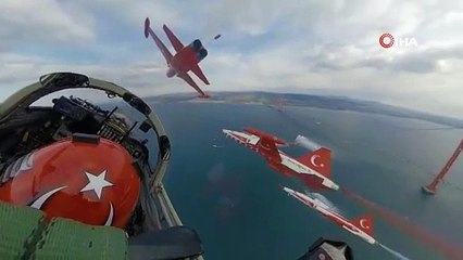 Türk Yıldızları'nın 1915 Çanakkale Köprüsü'nün üzerinde nefes kesen gösterisi