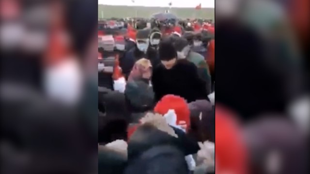 Erdoğan'ın katıldığı köprü açılışında erzak izdihamı