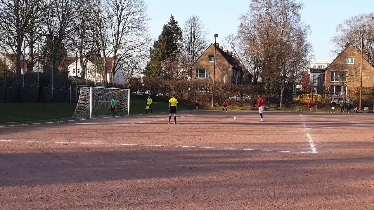 Morike Sako trifft für den Hamburger Berg vom Elfmeterpunkt!