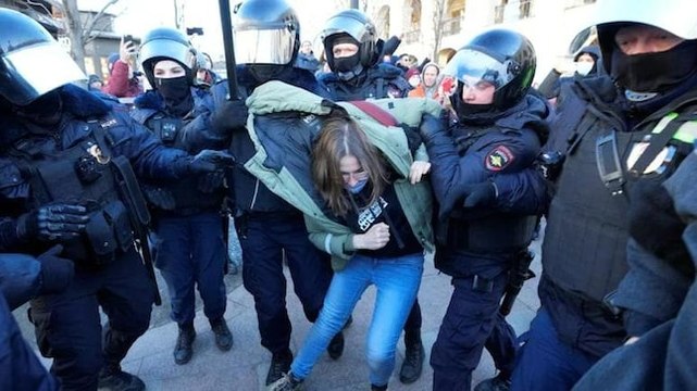 Anti-war Russians flee country post protest, seek to enter US via Mexico border