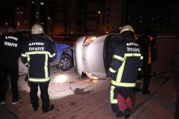 Son dakika... POLİSİN 'DUR' İHTARINA UYMAYAN 2 KİŞİ, KAZA YAPINCA YAKALANDI