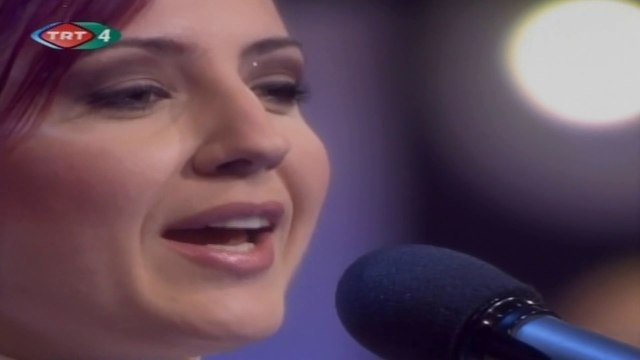 Belgin Gök / Aşka gönül vermem aşka inanmam