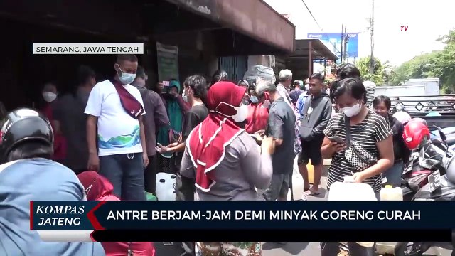 Antre Berjam-jam Demi Minyak Goreng Curah