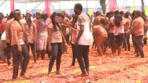 Hyderabad: Holi Celebrations At Peoples Plaza| Playing And Dancing, DJ | Oneindia Telugu
