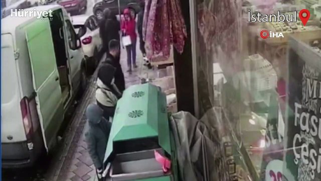 Küçük çocuk tanımadığı birinin yumruklu saldırısına uğradı