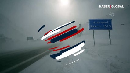 Antalya-Konya kara yolu kar nedeniyle tır geçişlerine kapatıldı