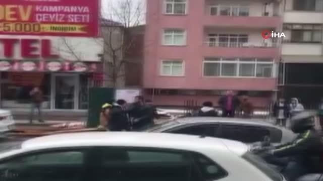 Cadde ortasında tekme tokat kavga kamerada