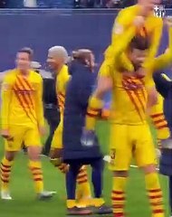 La gran celebración del Barça en el Bernabéu a pie de campo / FCB