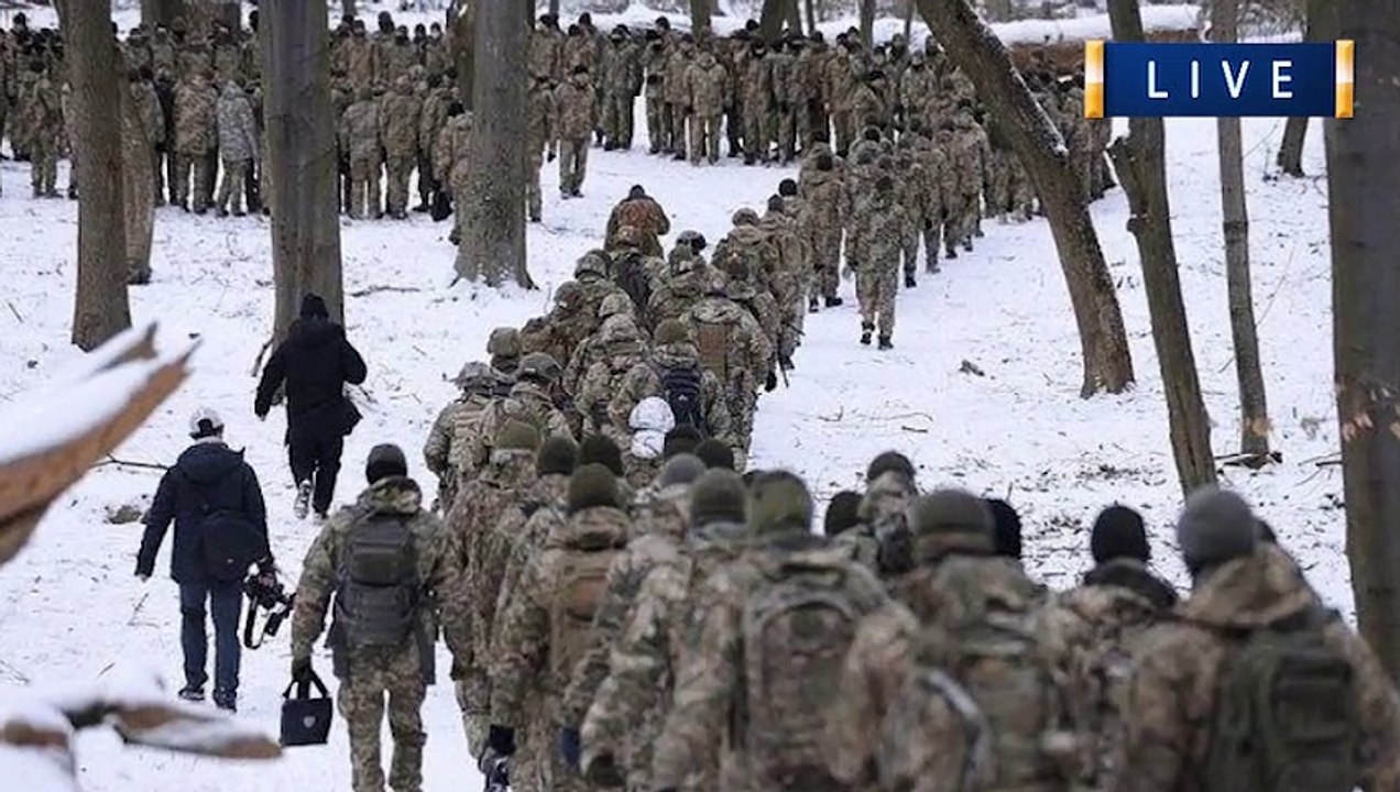 Ukrainian troops blow up and destroy Russian Z tank