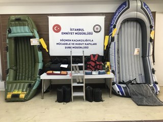 Kaçak göçmenlerden Yunan duvarına merdivenli çözüm