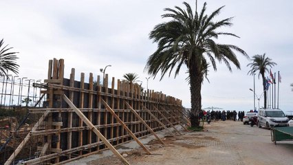 Mersin’de vatandaşın kullandığı plaj yoluna duvar ördüler