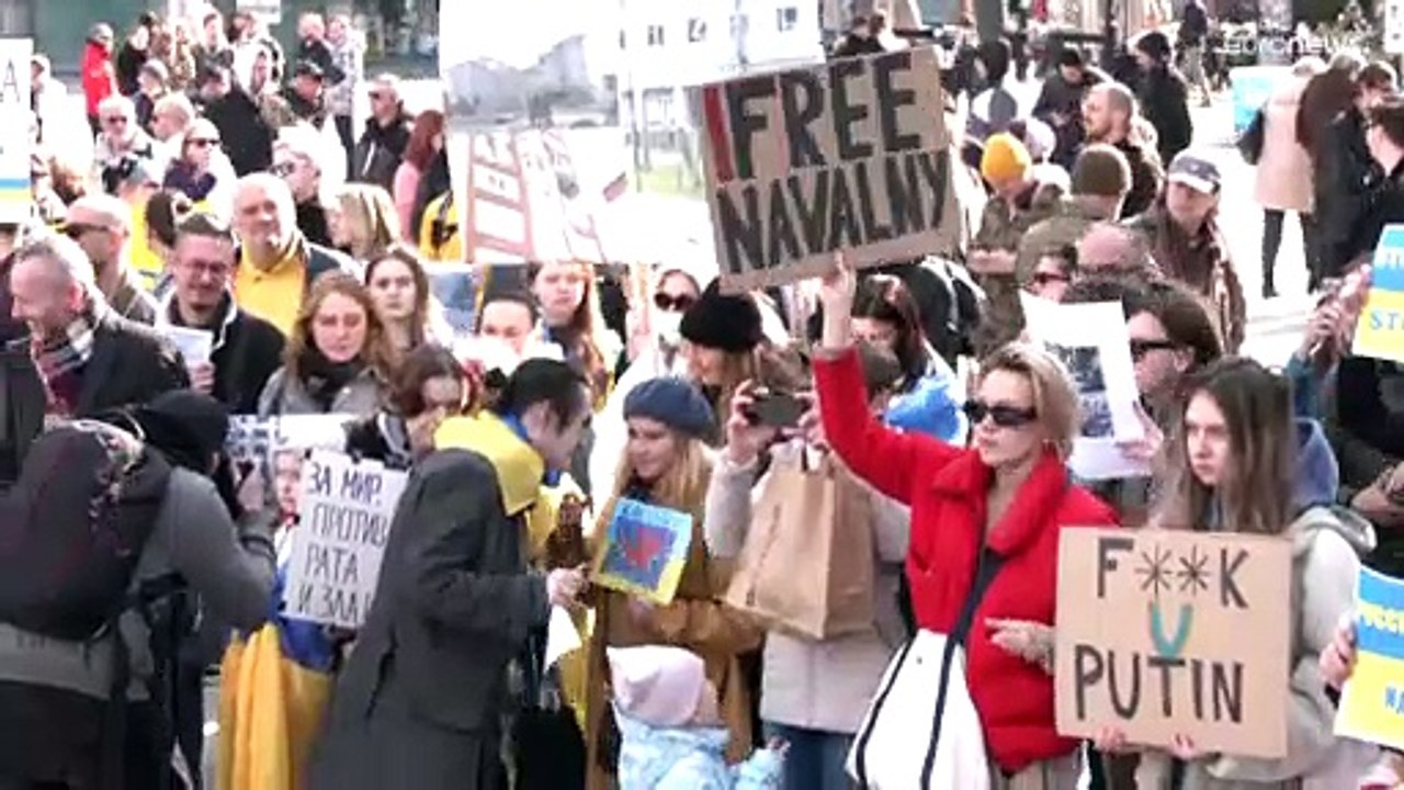Ukrainer, Russen und Belarussen protestieren in Belgrad: 'Wir müssen zusammenhalten'