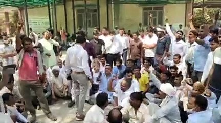 Download Video: राजस्थान में यहां युवक ने व्य​क्ति पर तीन बार जीप चढ़ाकर रौंदा, दर्दनाक मौत, परिवार में मचा कोहराम