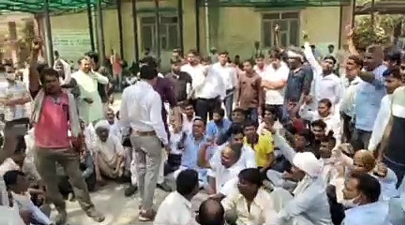 राजस्थान में यहां युवक ने व्य​क्ति पर तीन बार ज...