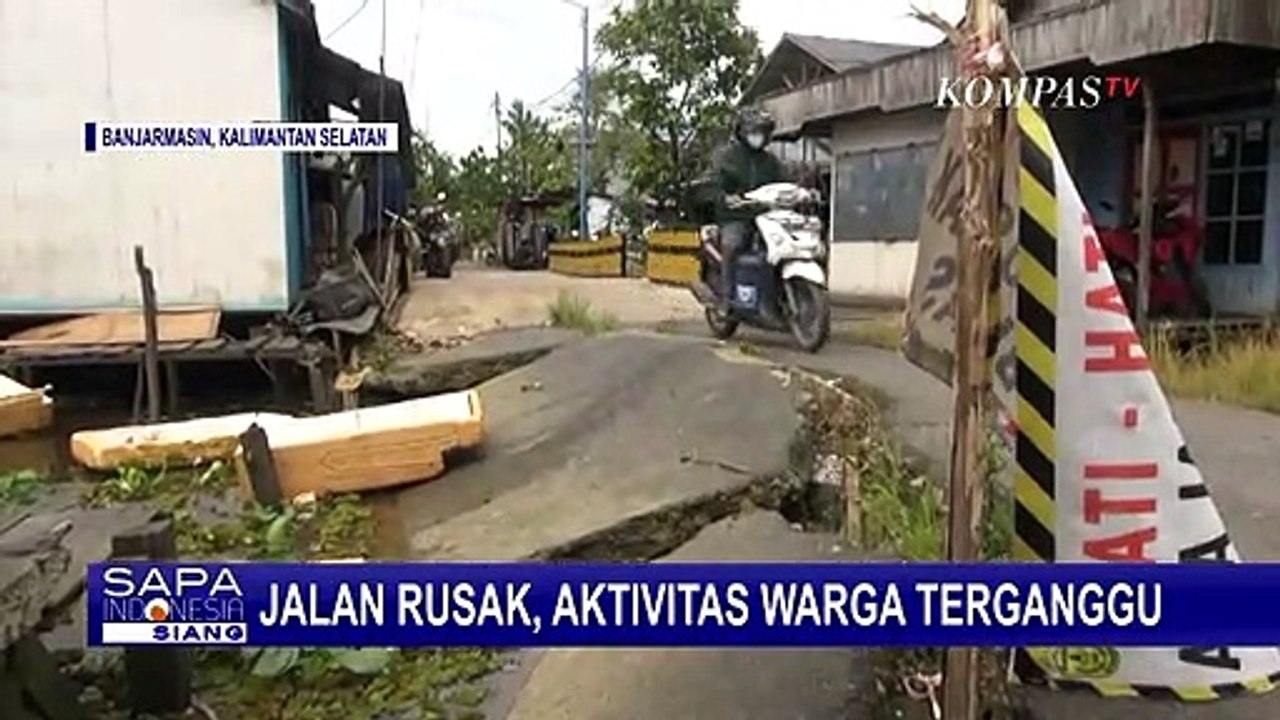 Aktivitas Warga Banjarmasin Terganggu Akibat Separuh Jalan Ambles Diduga Tergerus Aliran Sungai