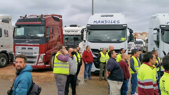 Una gran protesta de camioneros colapsa los accesos a Córdoba