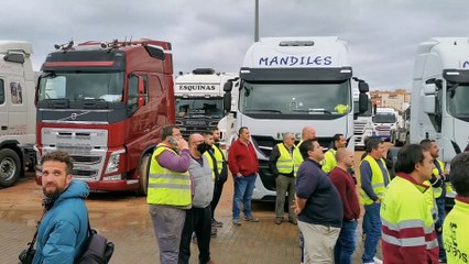 Una gran protesta de camioneros colapsa los accesos a Córdoba