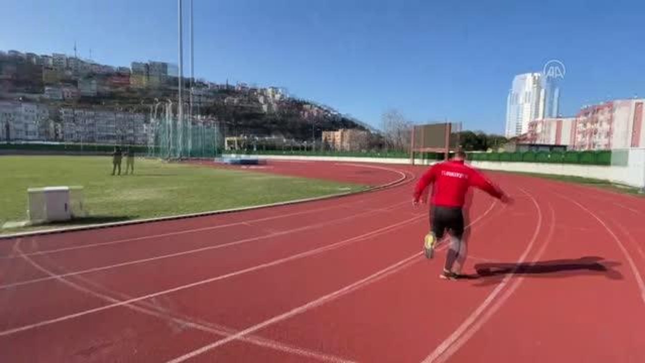 Güllede dünya rekoru bulunan özel sporcu Ali Topaloğlu, özel çocuklara örnek oluyor