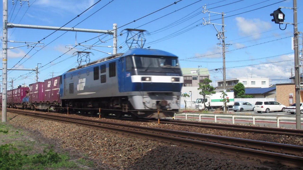 Japan Kakegawa freight train with EF210-6, train de marchandises 電気機関車は貨物列車と一緒に静岡に向かって掛川を駆け抜けます