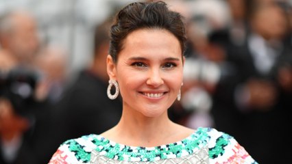 GALA VIDEO - Virginie Ledoyen : pourquoi elle a quitté le domicile de ses parents à l’âge de 15 ans