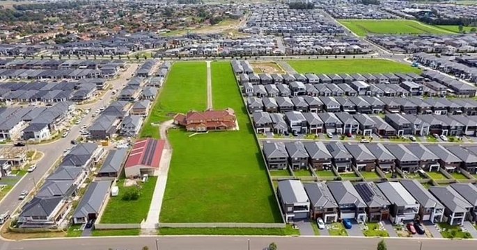 Ils refusent de vendre leur maison de toujours à des promoteurs immobiliers, malgré des offres de plusieurs millions