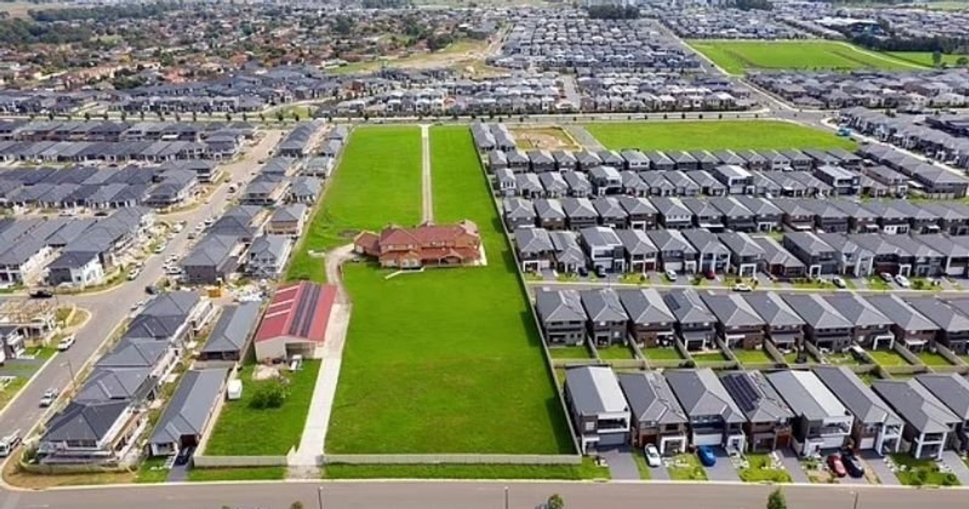 Ils refusent de vendre leur maison de toujours à des promoteurs immobiliers, malgré des offres de plusieurs millions
