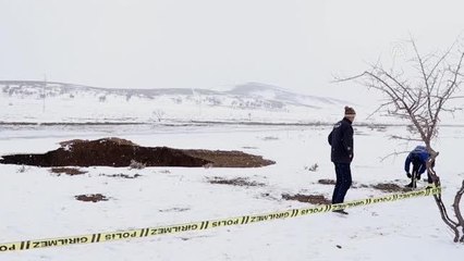 Bir mahallenin 500 metre yakınında iki obruk birden oluştu