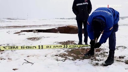 Konya'da evlerin 500 metre yakınında iki obruk birden oluştu