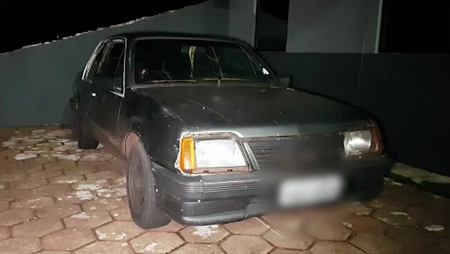 Homem abandona carro após ser flagrado tentando furtar barco