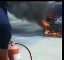 चलती गाड़ी में लगी आग, चालक ने कूद कर बचाई जान, देखें Video