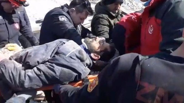 Girdiği bina çökünce hurdacı enkaz altında kaldı