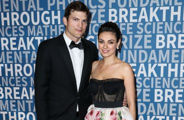 Скачать видео: Zelenskyy thanks Mila Kunis and Ashton Kutcher for raising 35 million dollars for Ukrainian refugees