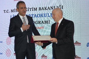 BAKAN ÖZER: KARARLI BİR ŞEKİLDE YÜZ YÜZE EĞİTİME DEVAM EDİYORUZ