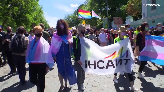 Documentos impedem mulheres transexuais de deixar a Ucrânia