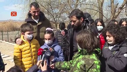Mehmet Topal ve Şener Özbayraklı'dan mama bağışı