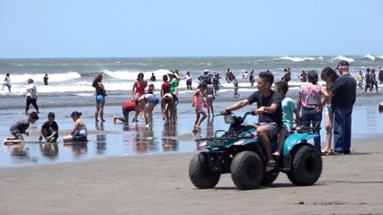 Familias se divirtieron en el balneario de Pochomil