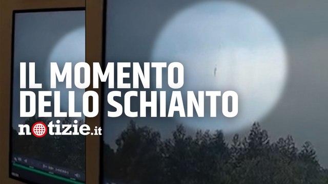 Cina, aereo con 132 persone a bordo precipita nel Guangxi: il momento dello schianto