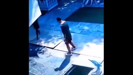 Surement son 1er et dernier jour de travail