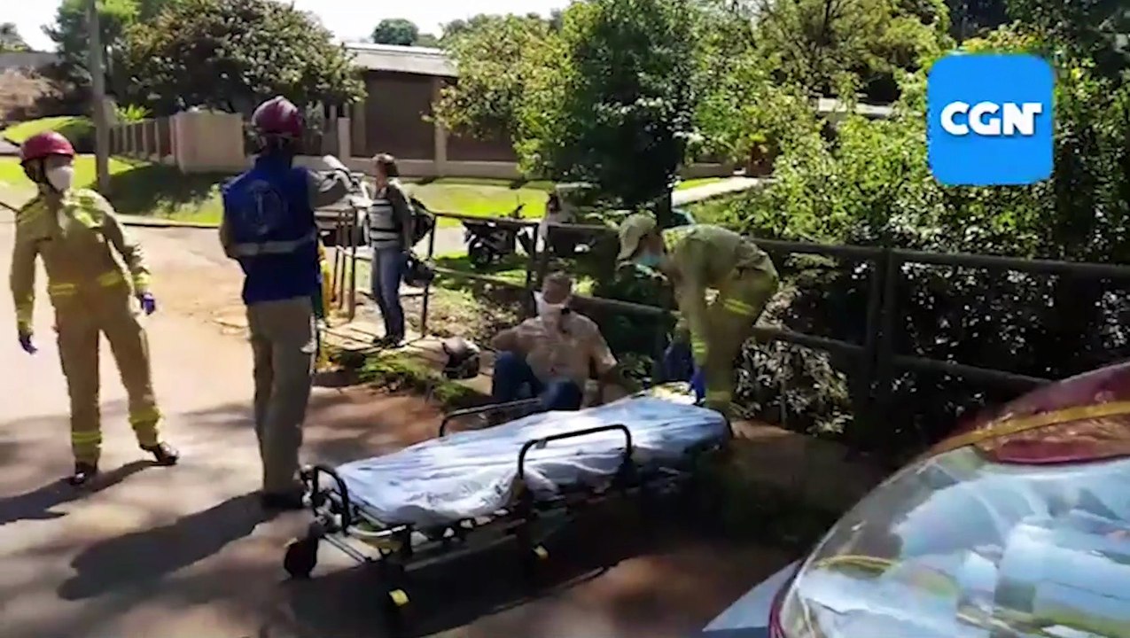 Motociclista derrapa em pedras na entrada no Bairro XIV de Novembro e queda deixa duas pessoas feridas