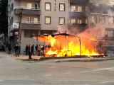 Son dakika haber | Bursa'da manav dükkanında yangın çıktı, alevler araçlara sıçradı