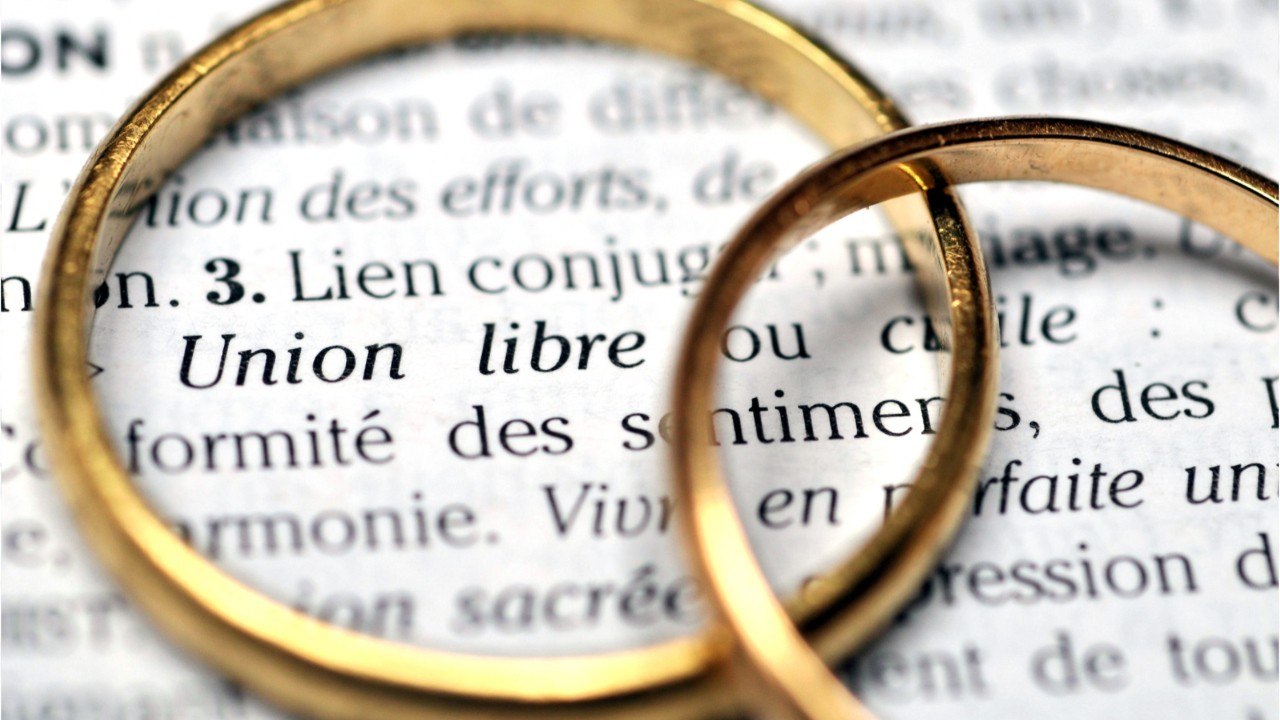 Présidentielle 2022 : le candidat Emmanuel Macron souhaite repenser la fiscalité des couples en union libre