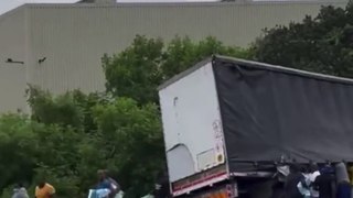Looting Heineken from Accident Car